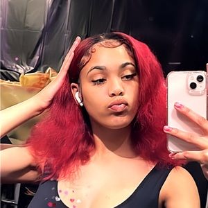 Meet your Posher, Kaylyn.